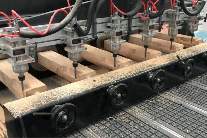 Cách xử lý bụi và mảnh vụn sinh ra trong quá trình gia công CNC